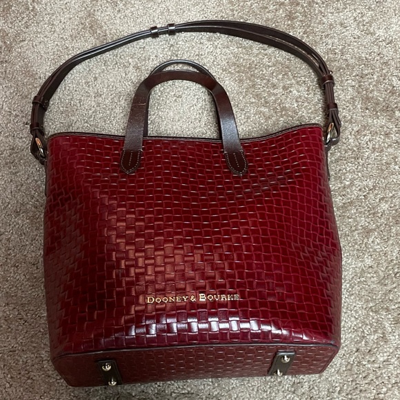 DOONEY & BOURKE GENTLY USED LARGE RED SATCHEL. - Picture 3 of 10